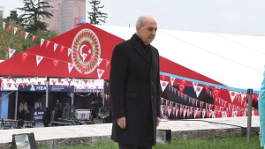 Kurtulmuş Atatürk Anıtı'na Çelenk Bıraktı