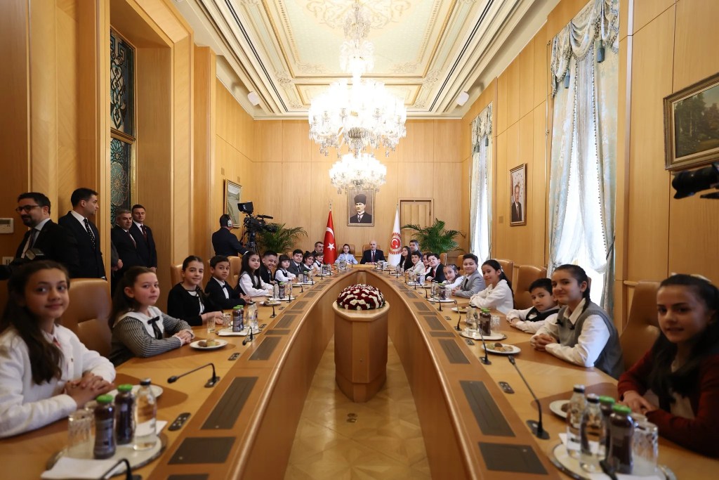 TBMM Başkanı Kurtulmuş Koltuğunu İnci'ye Devretti