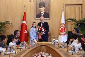 TBMM Başkanı Kurtulmuş Koltuğunu İnci'ye Devretti