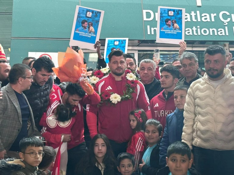 Rıza Kayaalp Ankara'da Coşkuyla Karşılandı