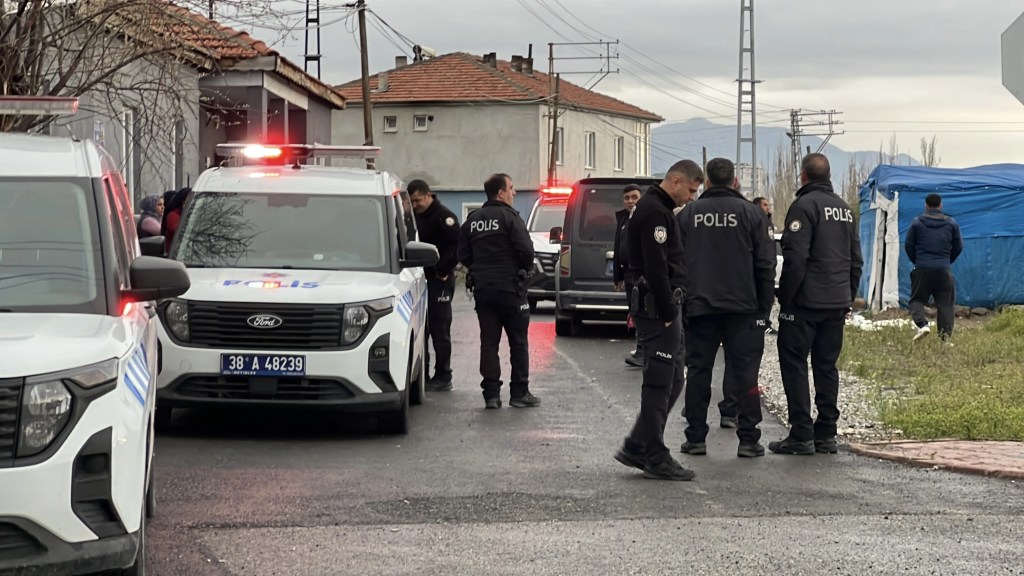 Kayseri'de Akrabalar Arasında Çıkan Kavga: 3 Kişi Yaralandı