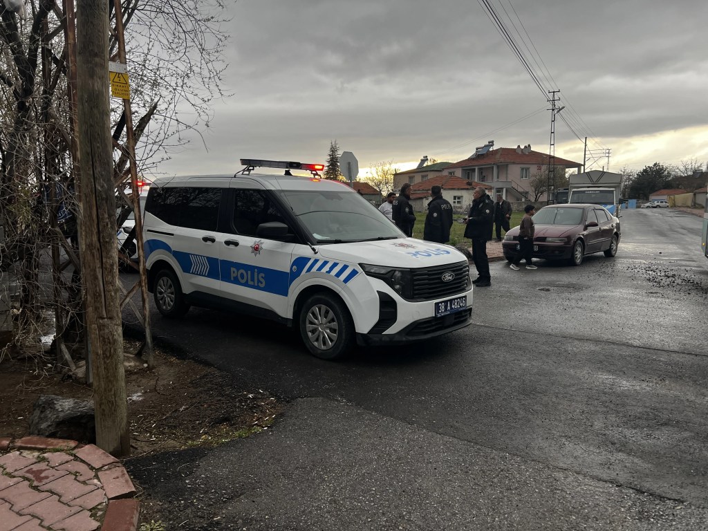 Kayseri'de Akrabalar Arasında Çıkan Kavga: 3 Kişi Yaralandı