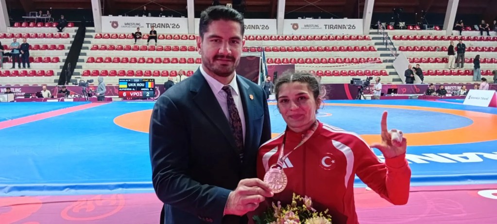 Nesrin Baş Avrupa Güreş Şampiyonası'nda Altın Madalya Kazandı