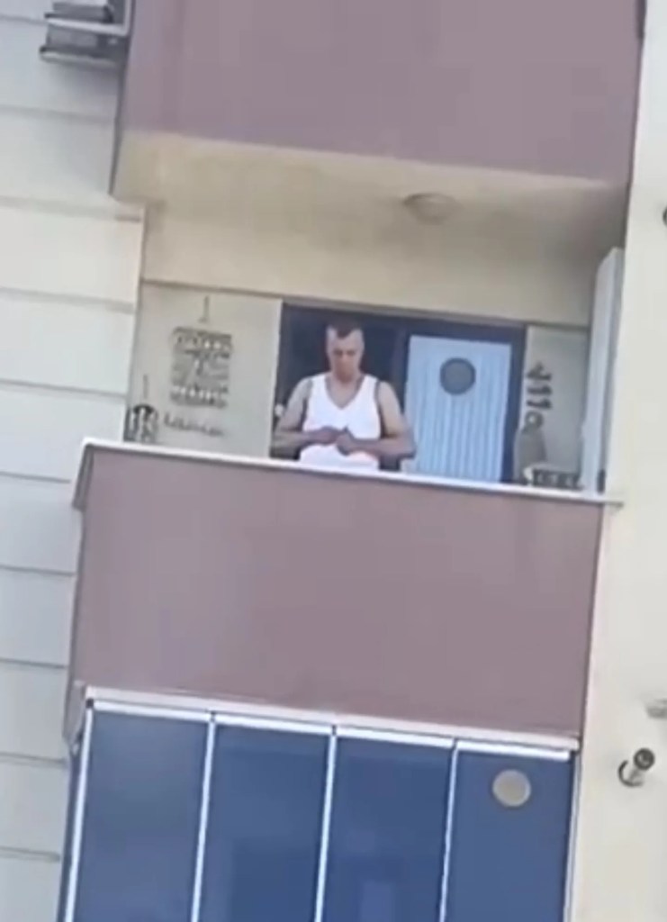 Pendik'te Balkonda Mermi Dolduran Kişi Yakalandı