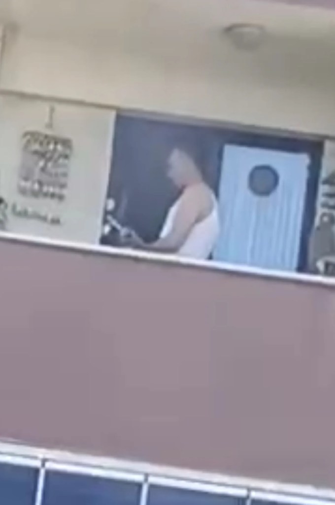 Pendik'te Balkonda Mermi Dolduran Kişi Yakalandı