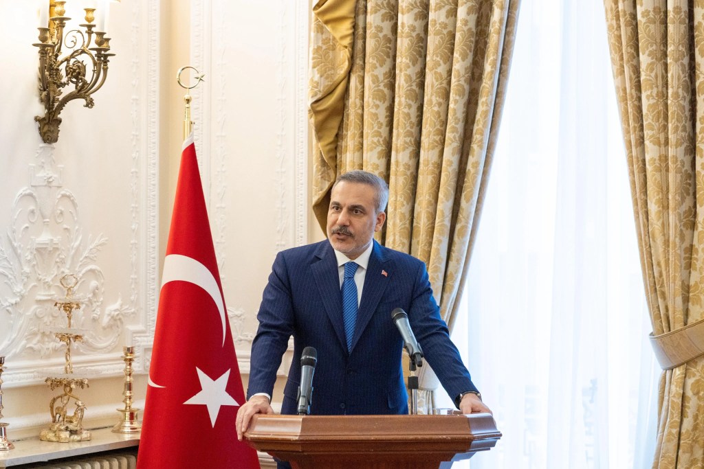 Dışişleri Bakanı Fidan Londra'da İş İnsanlarıyla Buluştu
