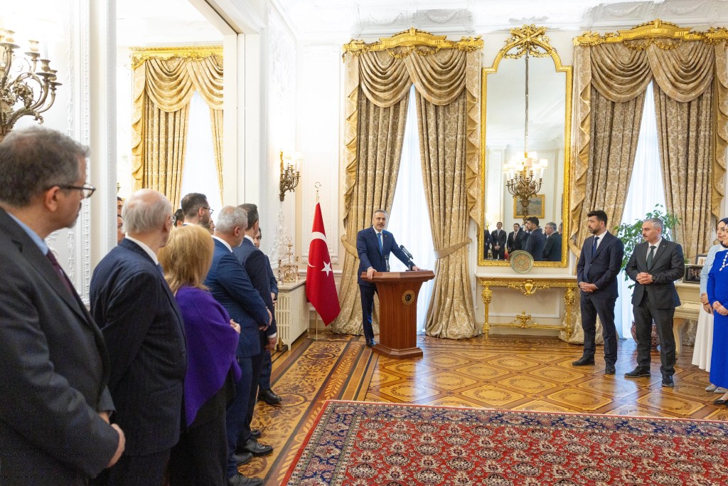 Dışişleri Bakanı Fidan Londra'da İş İnsanlarıyla Buluştu