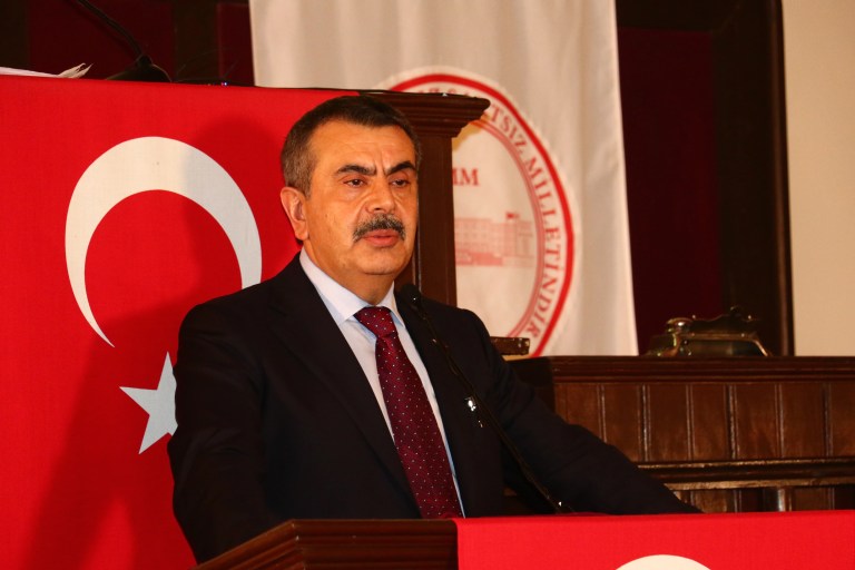 Bakan Tekin Öğrencilerle Tarihi Yürüyüş Gerçekleştirdi