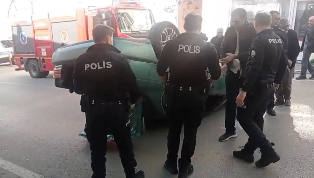 Bursa'da Kaza: Park Halindeki Araca Çarpan Otomobil Takla Attı