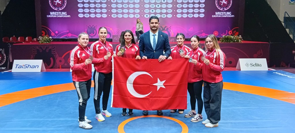 Kadın Güreş Milli Takımı Avrupa İkincisi Oldu
