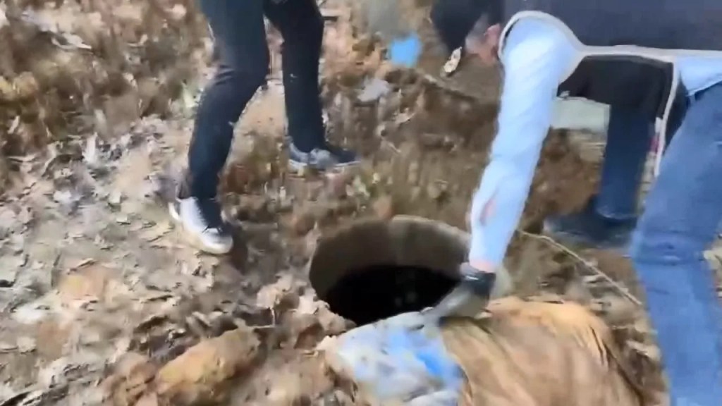 Pendik'te Toprak Altında Silah Parçaları Bulundu