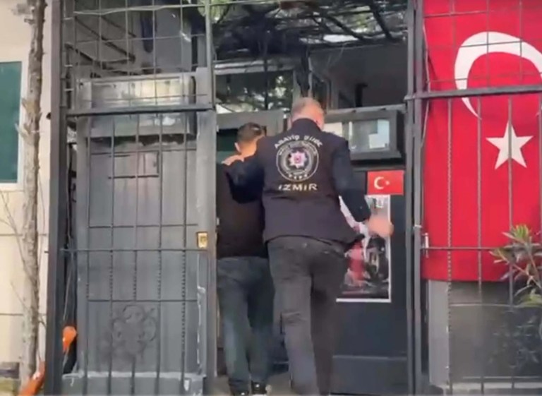 İzmir'de Aranan 131 Kişi Operasyonla Yakalandı