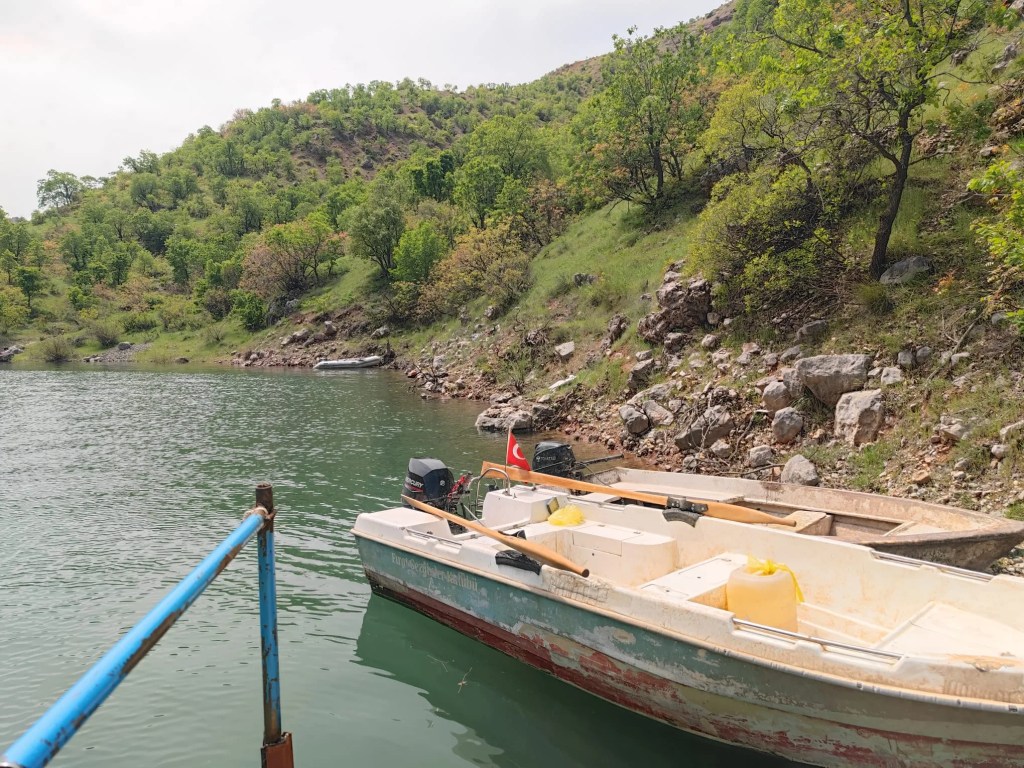 Fırat Nehri'nde Kaybolan Kampçı İçin Arama Çalışmaları Sürüyor