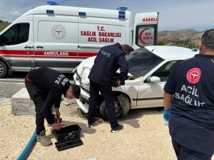 Adıyaman'da İki Otomobil Çarpıştı: Altı Yaralı