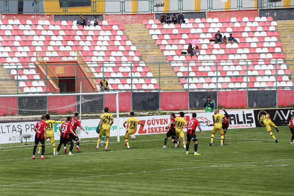Van Spor FK Evinde İstanbulspor'a Yenildi