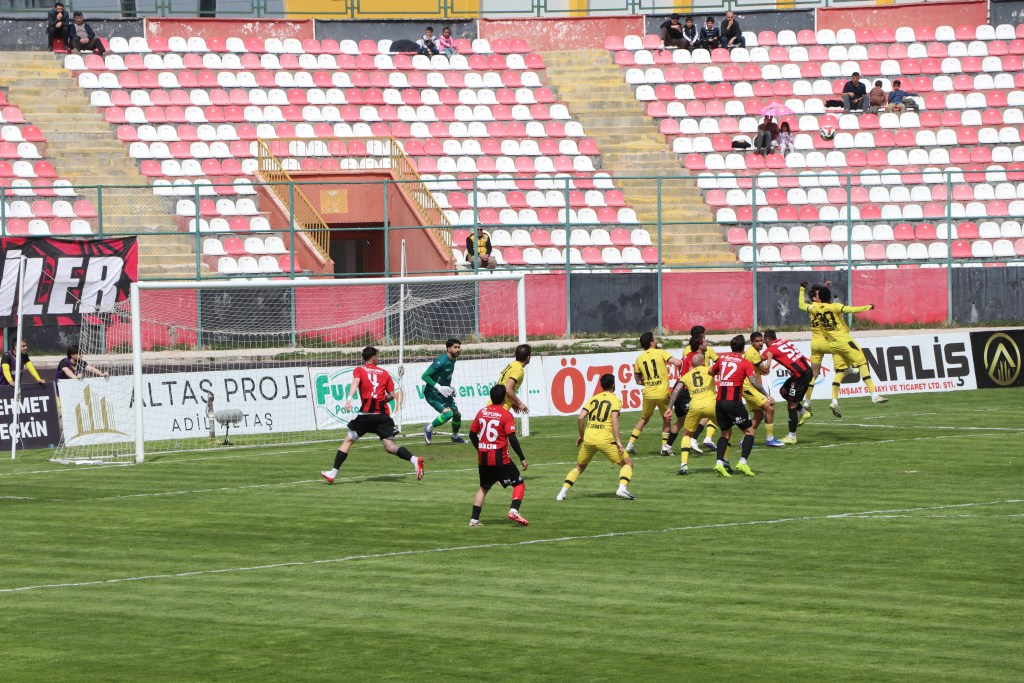 Van Spor FK Evinde İstanbulspor'a Yenildi