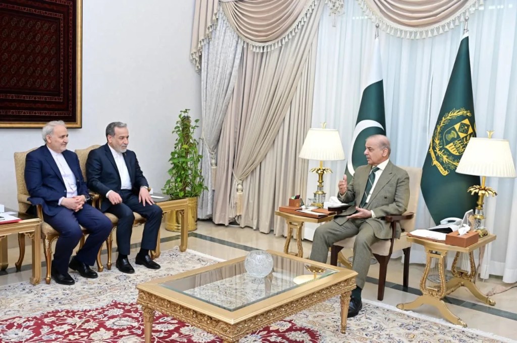 İran ve Pakistan Liderleri İslamabad'da Görüştü