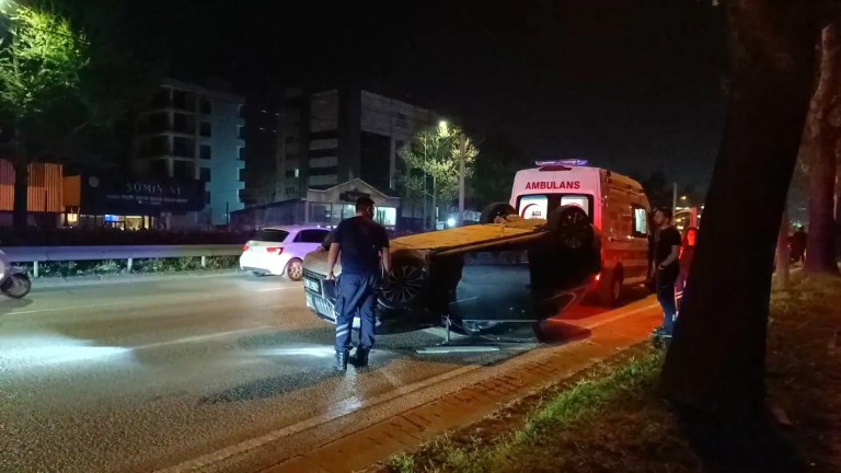 Bursa'da Gece Yarısı Kaza: Otomobil Takla Attı