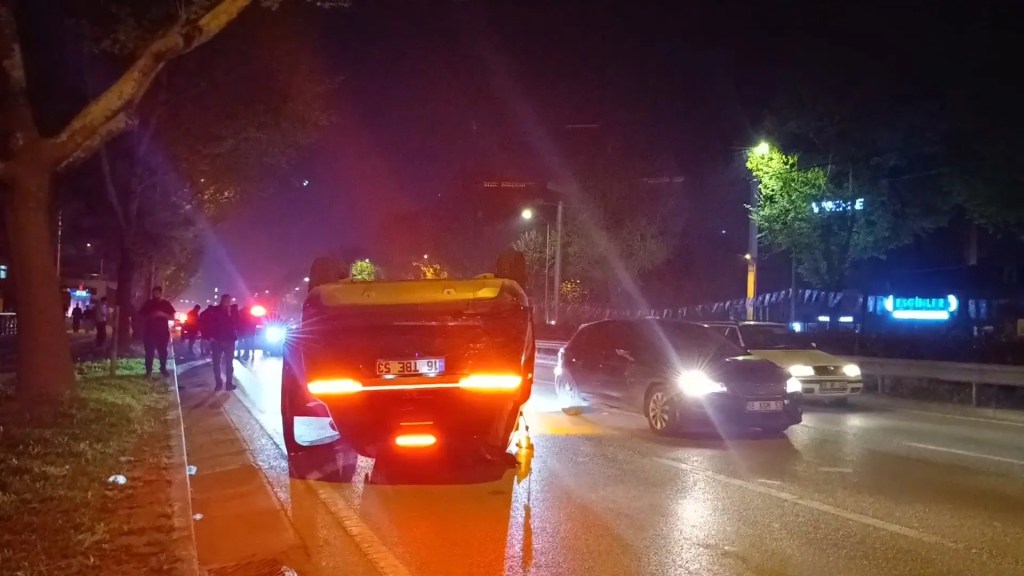 Bursa'da Gece Yarısı Kaza: Otomobil Takla Attı