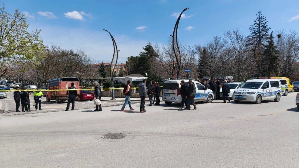 Ankara'da Kamyonetin Çarptığı Çocuk Hayatını Kaybetti