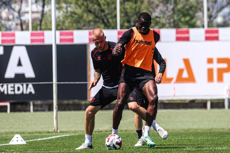 Samsunspor Alanyaspor Maçı İçin Antalya'ya Gitti