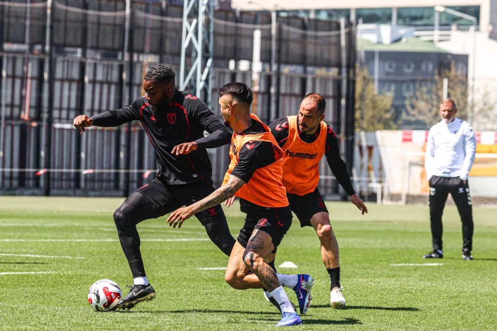 Samsunspor Alanyaspor Maçı İçin Antalya'ya Gitti