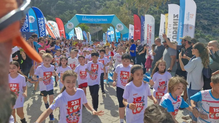Fethiye'de 23 Nisan Çocuk Koşusu Coşkuyla Gerçekleşti