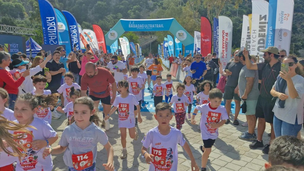 Fethiye'de 23 Nisan Çocuk Koşusu Coşkuyla Gerçekleşti