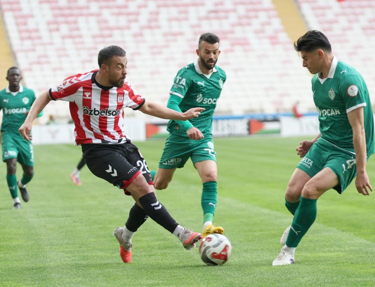 Sivasspor, Iğdır FK'yı 2-1 Yendi