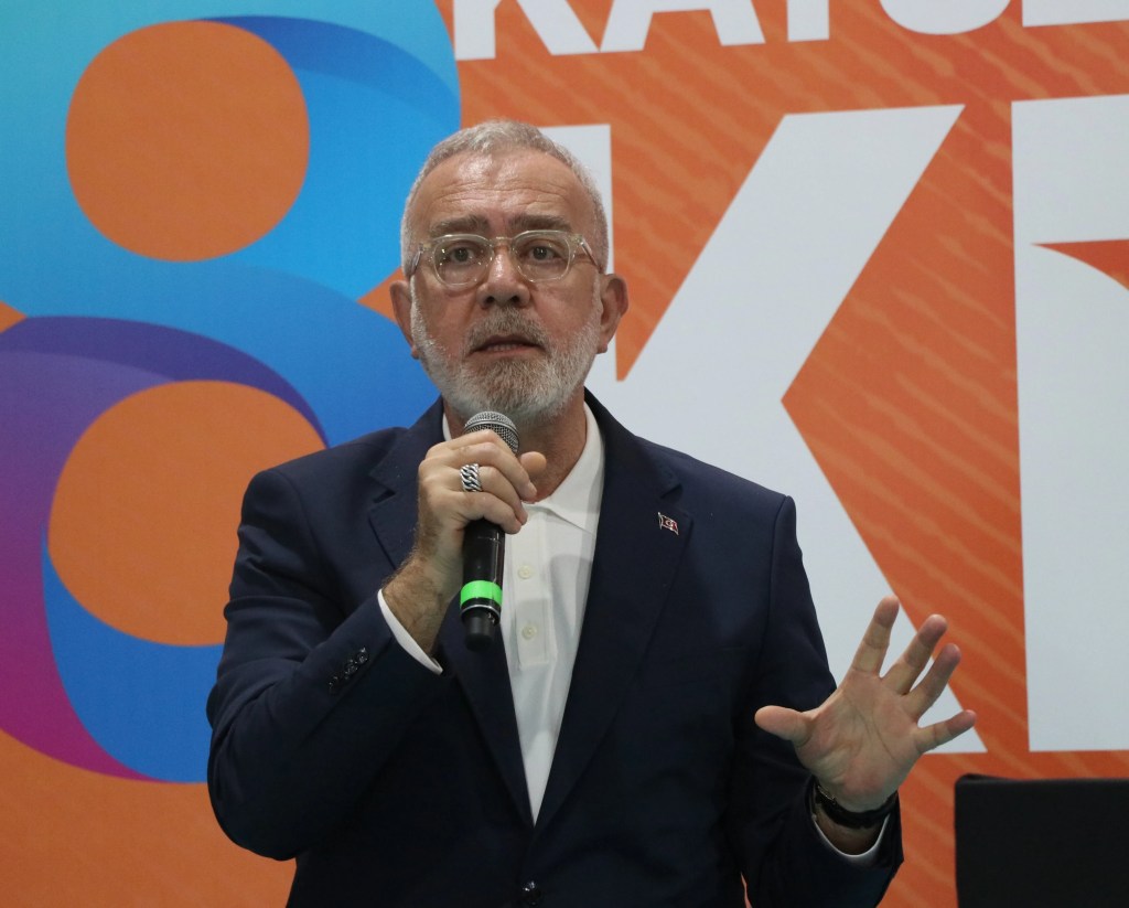 Türkiye'nin Güçlenmesi İçin Mücadele Ediyoruz