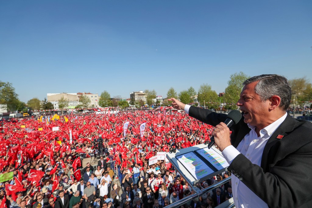 Özgür Özel Seçim Sandığı Çağrısı Yaptı