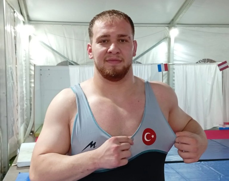 Milli Güreşçi Hakan Büyükçıngıl Avrupa Üçüncüsü Oldu
