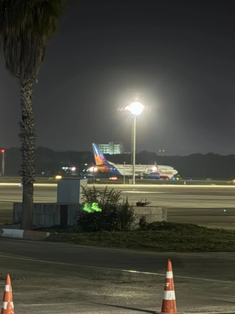 Pilot Rahatsızlanınca Uçak Antalya'ya Acil İniş Yaptı