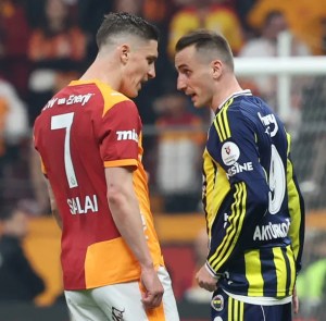 Galatasaray Fenerbahçe Derbisinde İlk Yarıyı Önde Tamamladı