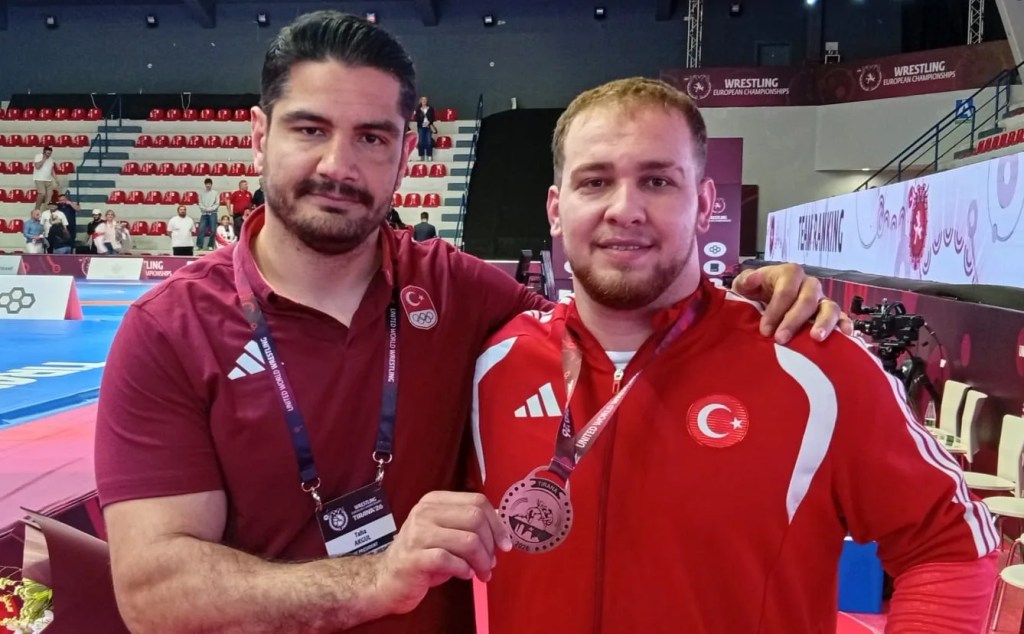 Taha Akgül: Hakan Büyükçıngıl Geleceğin Yıldızı Olacak