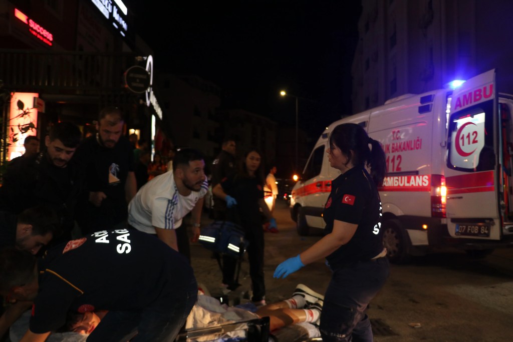 Antalya'da Galatasaray Kutlamasında Bıçaklı Saldırı