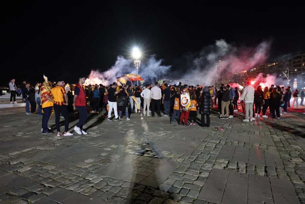 Galatasaray'ın İzmir'deki Derbi Coşkusu