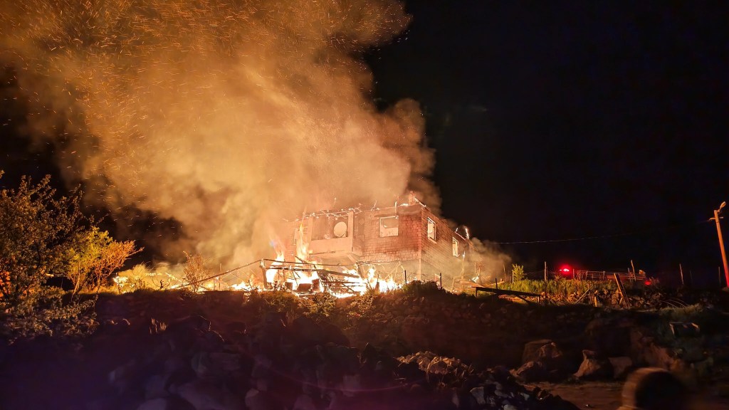 Manisa'da Müstakil Evde Yangın: 1 Kişi Hastaneye Kaldırıldı