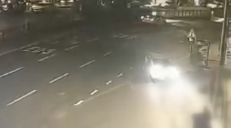 Şişhane'de Kaza: Motosiklet Durağa Daldı, 1 Ölü 3 Yaralı
