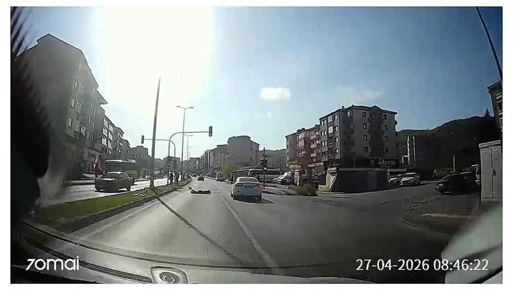 Üniversite öğrencisine çarpan otomobilin kaza anı kamerada