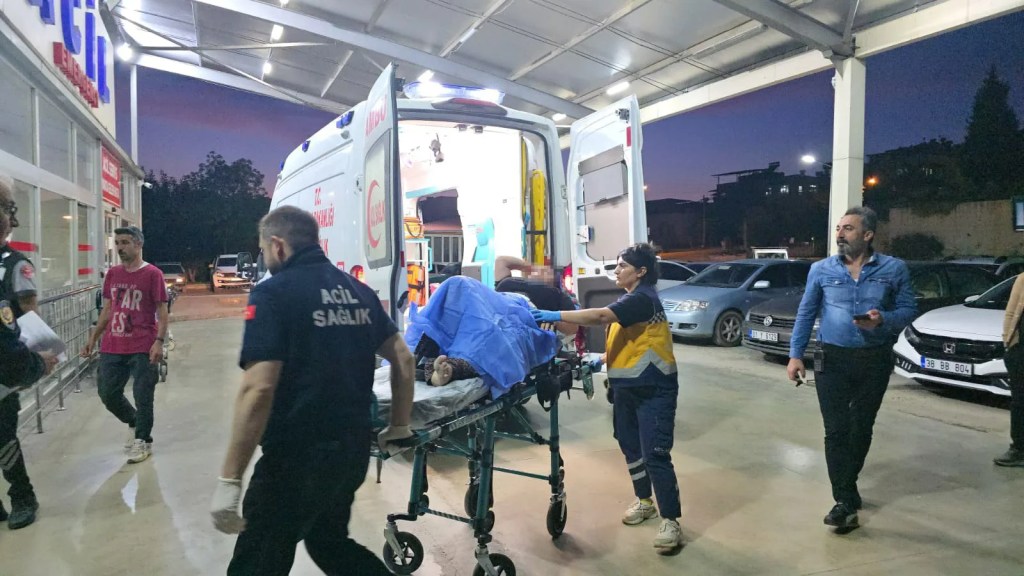 Adana'da Baba Kızını Bıçakla Yaraladı