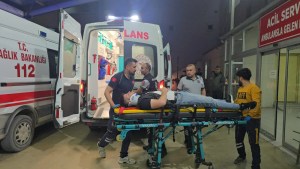 Adana Kozan'da İki Otomobil Çarpıştı: Dört Yaralı