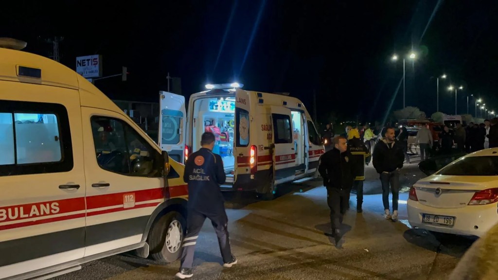 Kayseri'de İki Otomobil Çarpıştı: Dört Yaralı