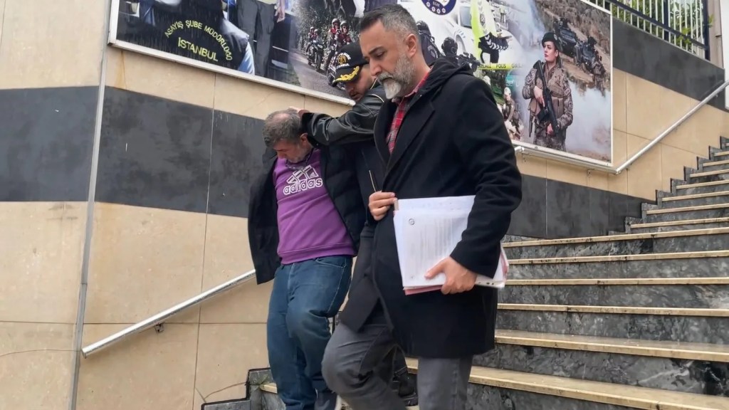 Üsküdar'da Sahte Polis Dolandırıcıları Yakalandı