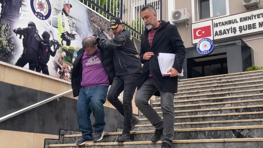 Üsküdar'da Sahte Polis Dolandırıcıları Yakalandı