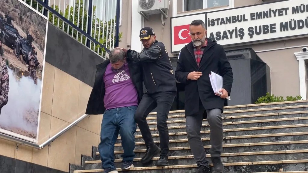 Üsküdar'da Sahte Polis Dolandırıcıları Yakalandı