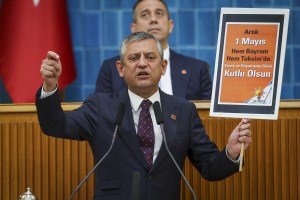 Özgür Özel: Sandık İçin Mücadelemiz Sürecek