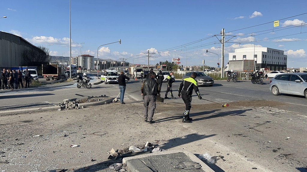 Kayseri'de İşçi Servisi ve Kamyon Çarpıştı: 8 Yaralı