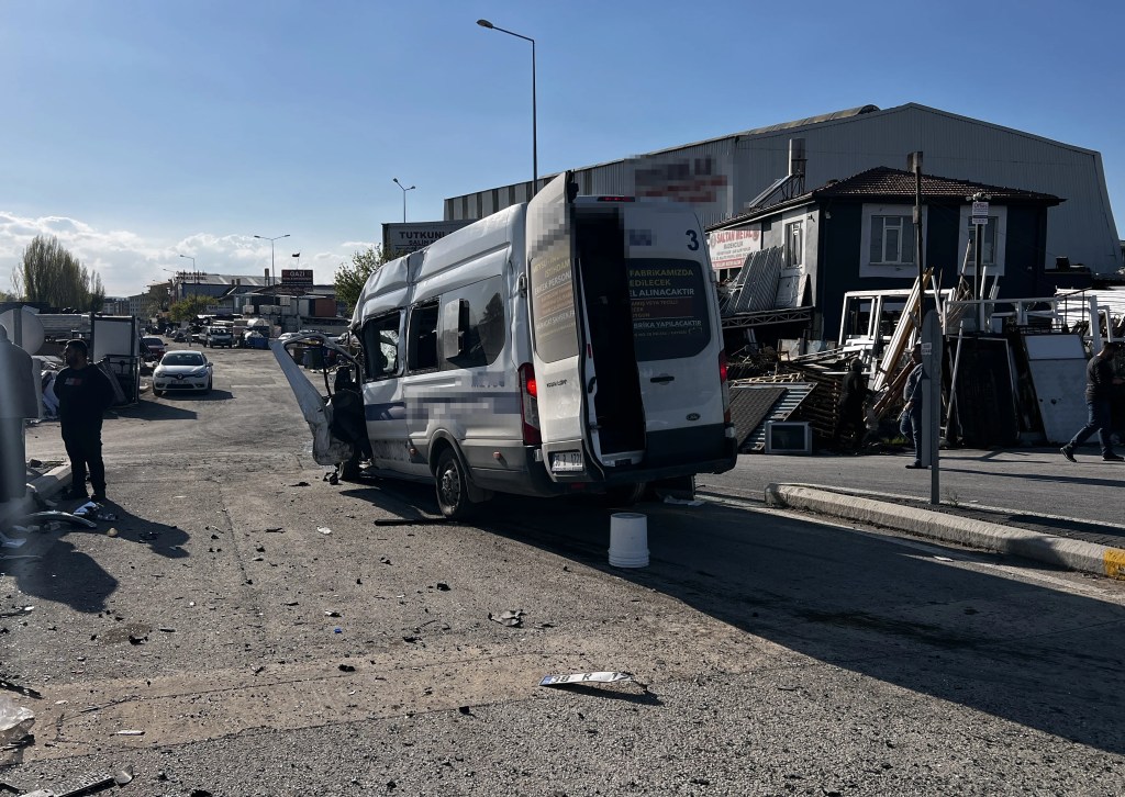 Kayseri'de İşçi Servisi ve Kamyon Çarpıştı: 8 Yaralı