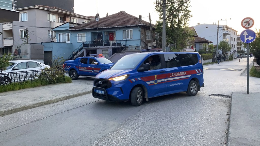 Düzce'de Uyuşturucu Operasyonu: 1 Kilo Bonzai Ele Geçirildi